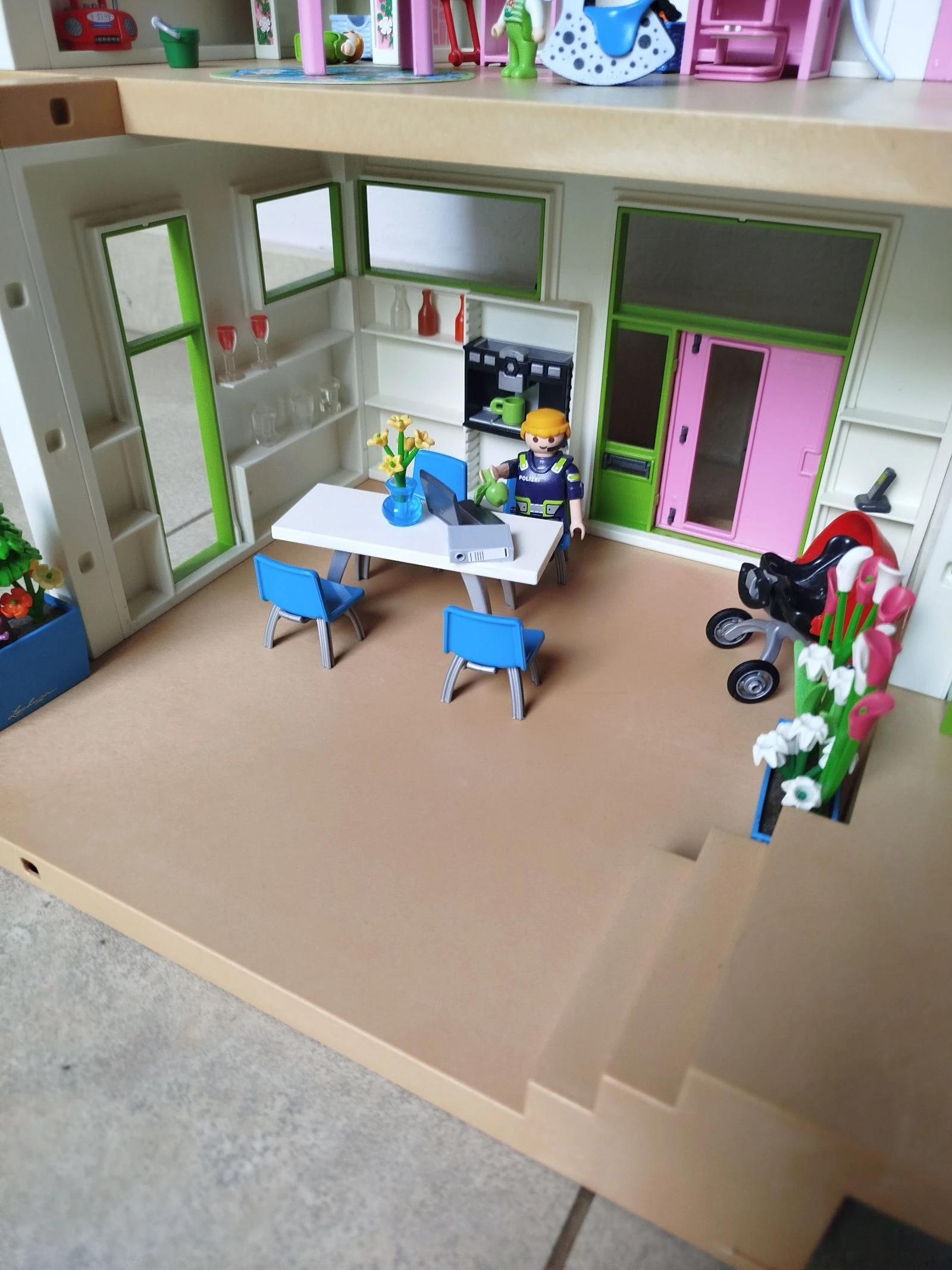Casa Playmobil grande com móveis, figuras e acessórios – Completa – photo 6